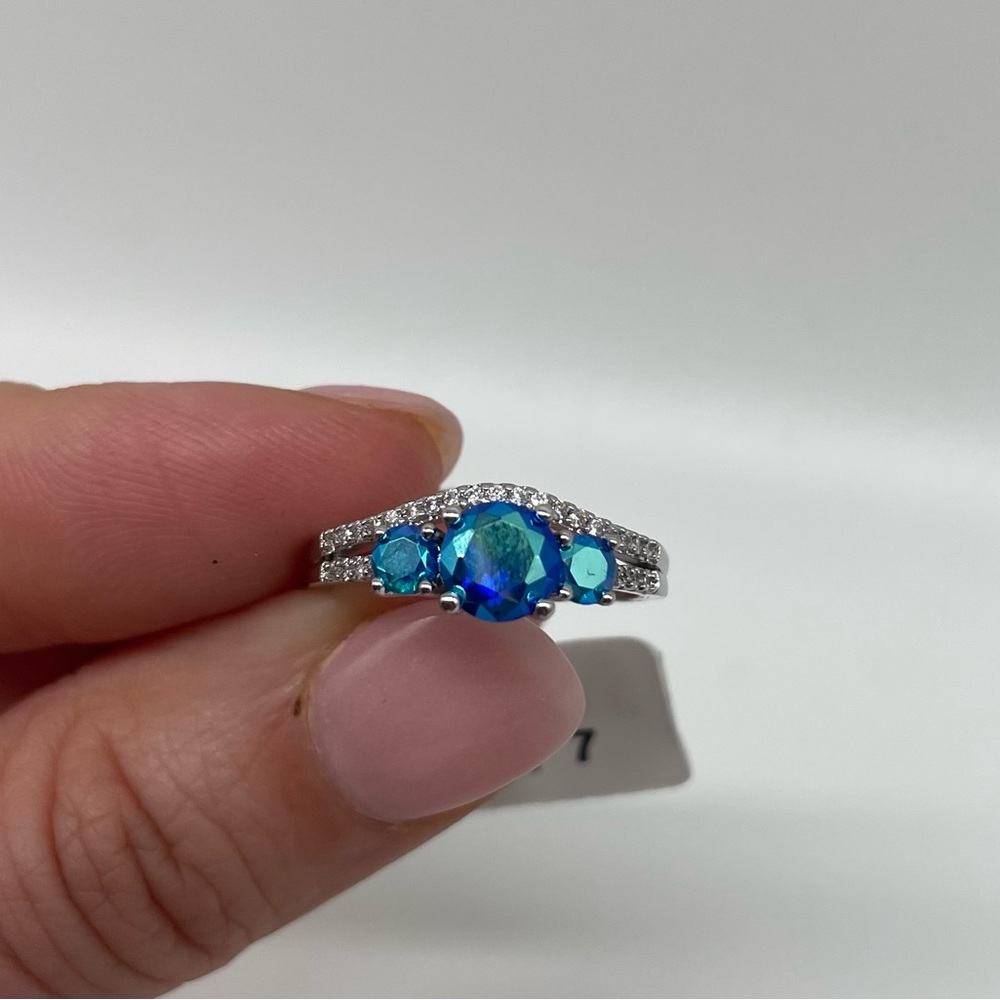 Ring Silver Toned Blue Trio of Round Stones Size 7
